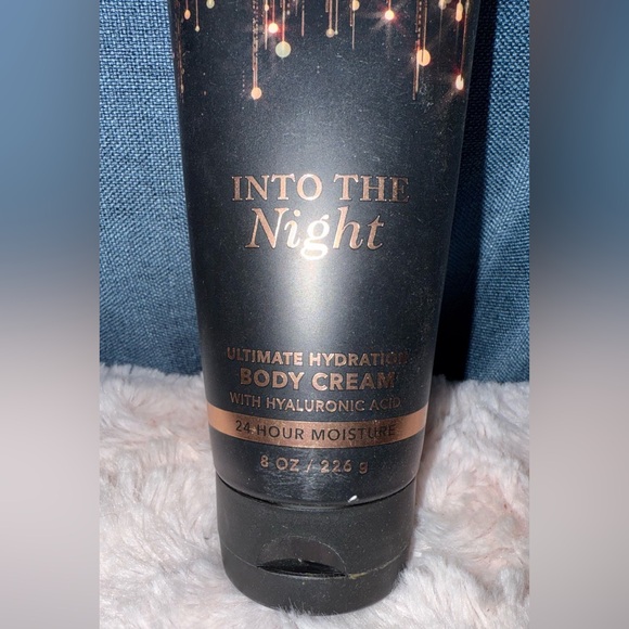 Bath & Body Works "Into the Night" Ultimate Hydration Body Cream - Picture 4 of 8